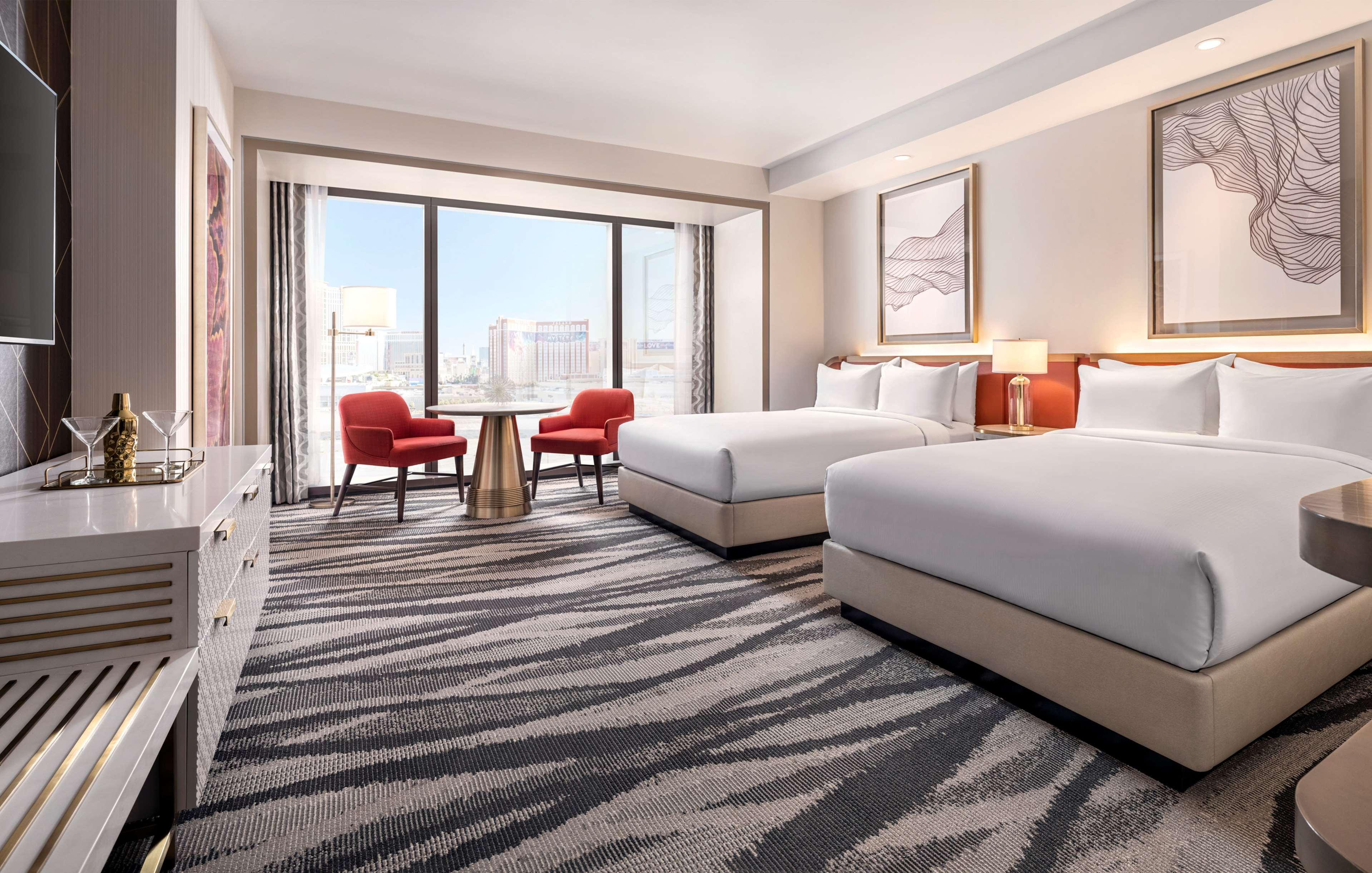 Conrad Las Vegas At Resorts World Luaran gambar A guest room at the Wynn Las Vegas