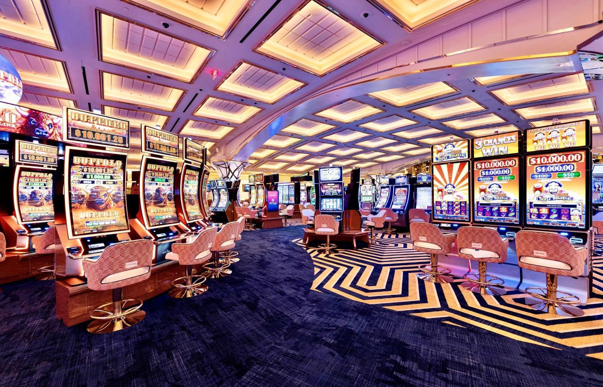 Conrad Las Vegas At Resorts World Luaran gambar The casino floor at Wynn Las Vegas
