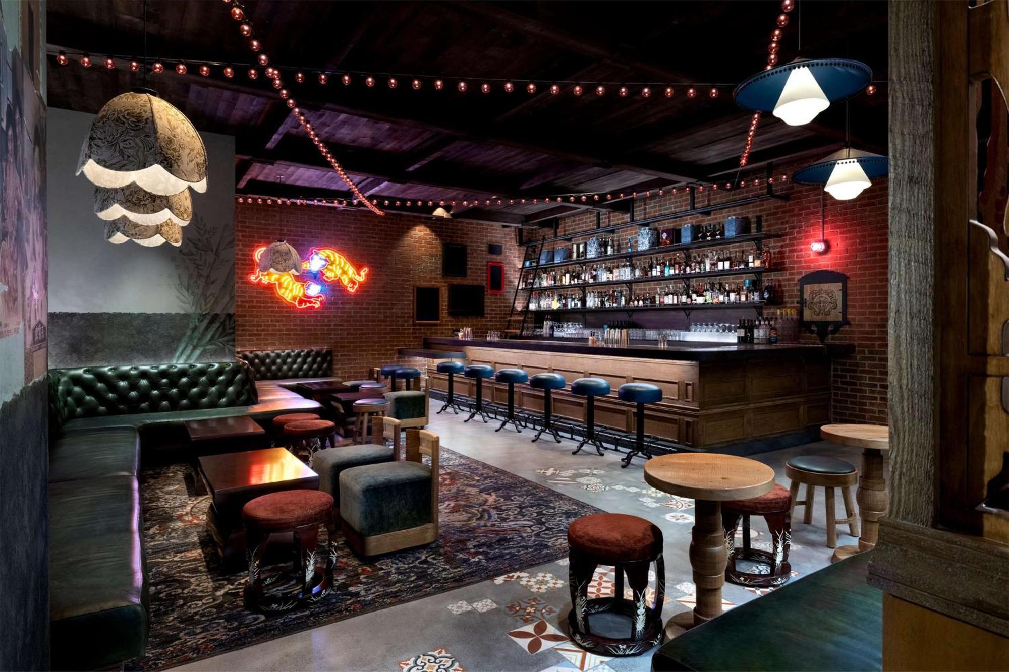Conrad Las Vegas At Resorts World Luaran gambar The interior of the bar