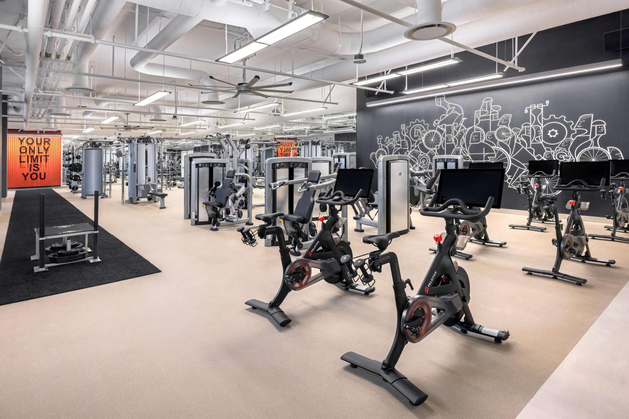 Conrad Las Vegas At Resorts World Luaran gambar The gym at the 2018 London Marathon