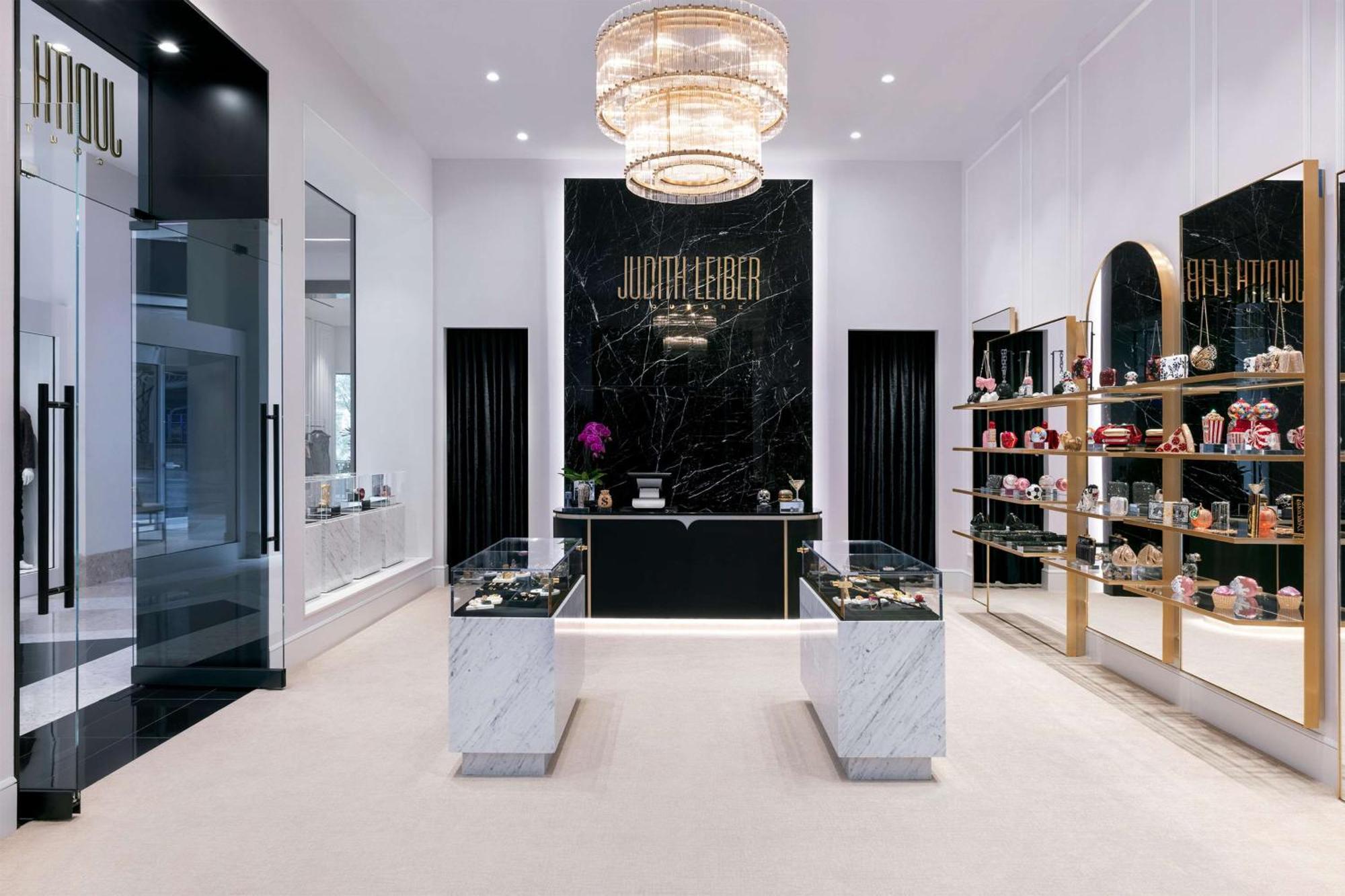 Conrad Las Vegas At Resorts World Luaran gambar The interior of a Jimmy Choo store
