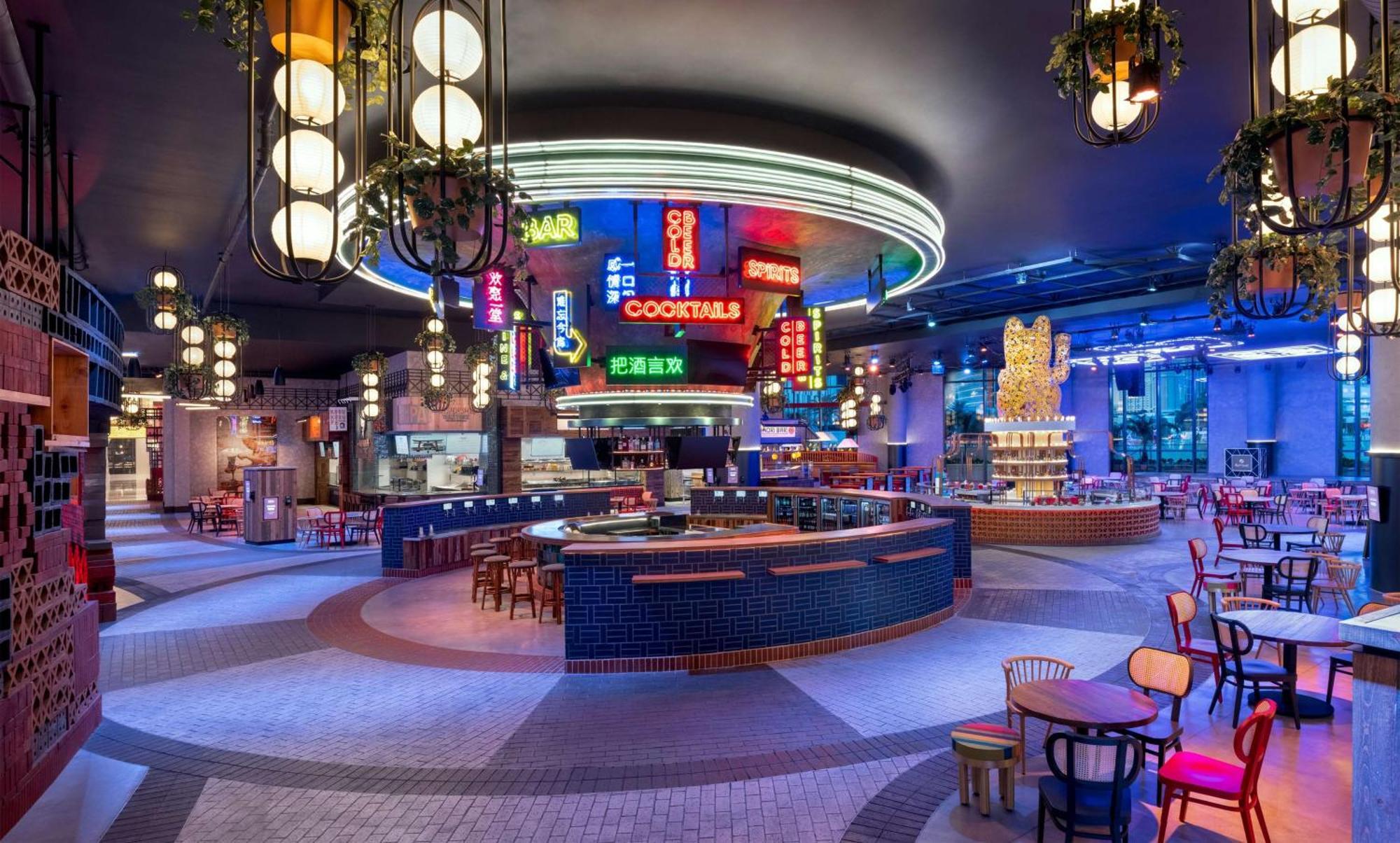 Conrad Las Vegas At Resorts World Luaran gambar The bar at the center of the casino
