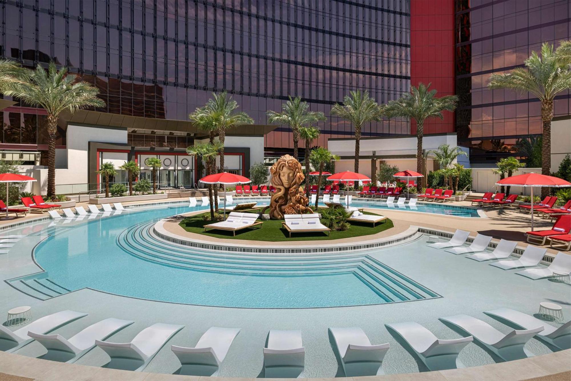 Conrad Las Vegas At Resorts World Luaran gambar The pool at the Wynn